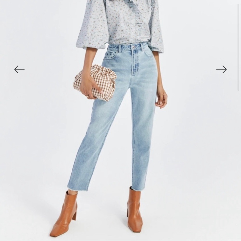 Something Navy Straight Leg Mom Jean
Light Blue
